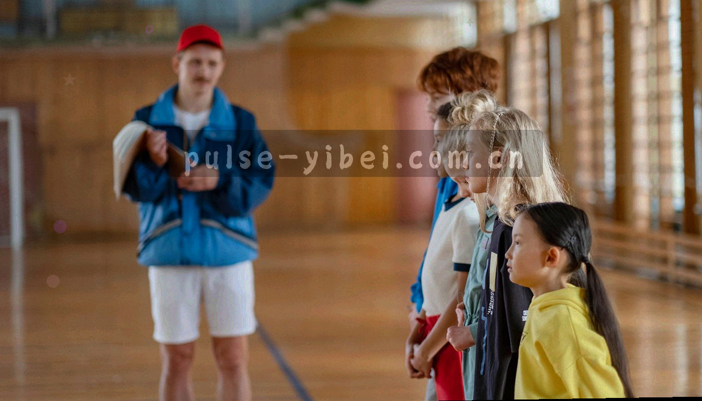 电子蓝与荧光黄节点连接成网络，叠加坐标网格与标签